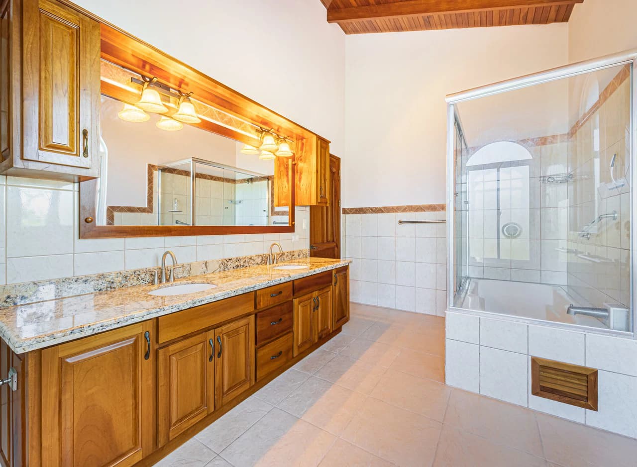 Elegant 3 Bedroom + Office Jungle Home in Puesta Del Sol, Ojochal - photo 15