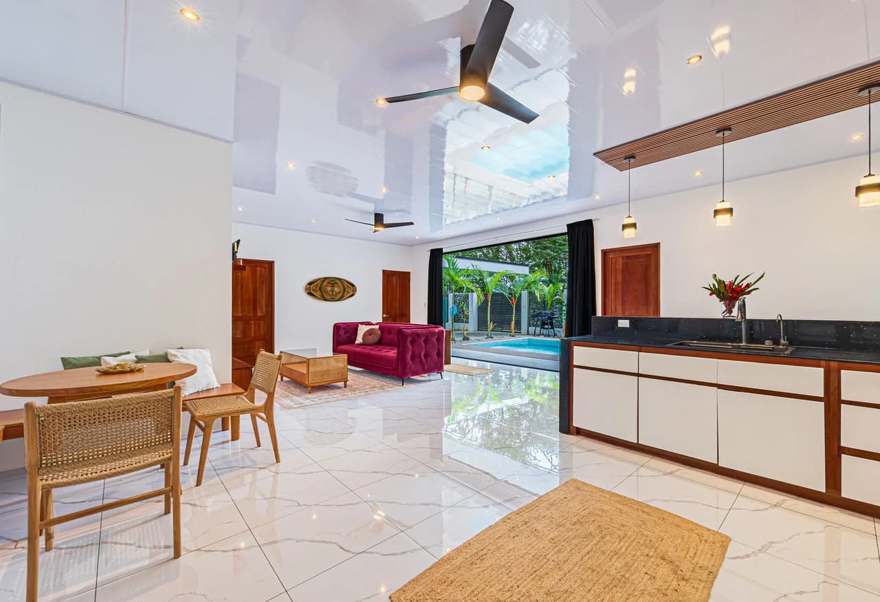 Comfortable 3-Bedroom Pool Home Near Beaches, Parks, and Restaurants - photo 6