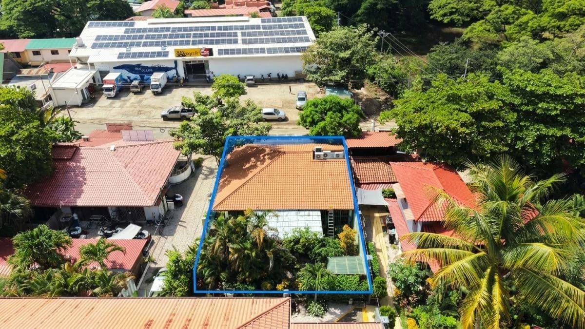 Casa Julia: A Rare Opportunity in the Heart of Sámara – Home with Commercial Space or Expansion Potential - photo 4