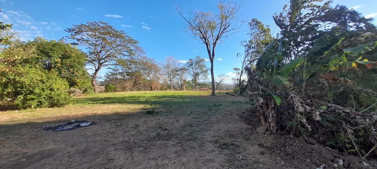 Countryside Home Construction Site For Sale in Sámara