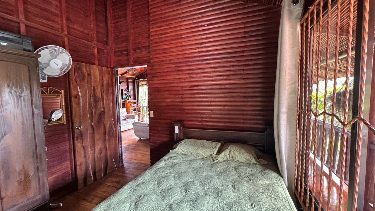 Charming Hardwood Cabin with Fruit Garden Near San Isidro - photo 23