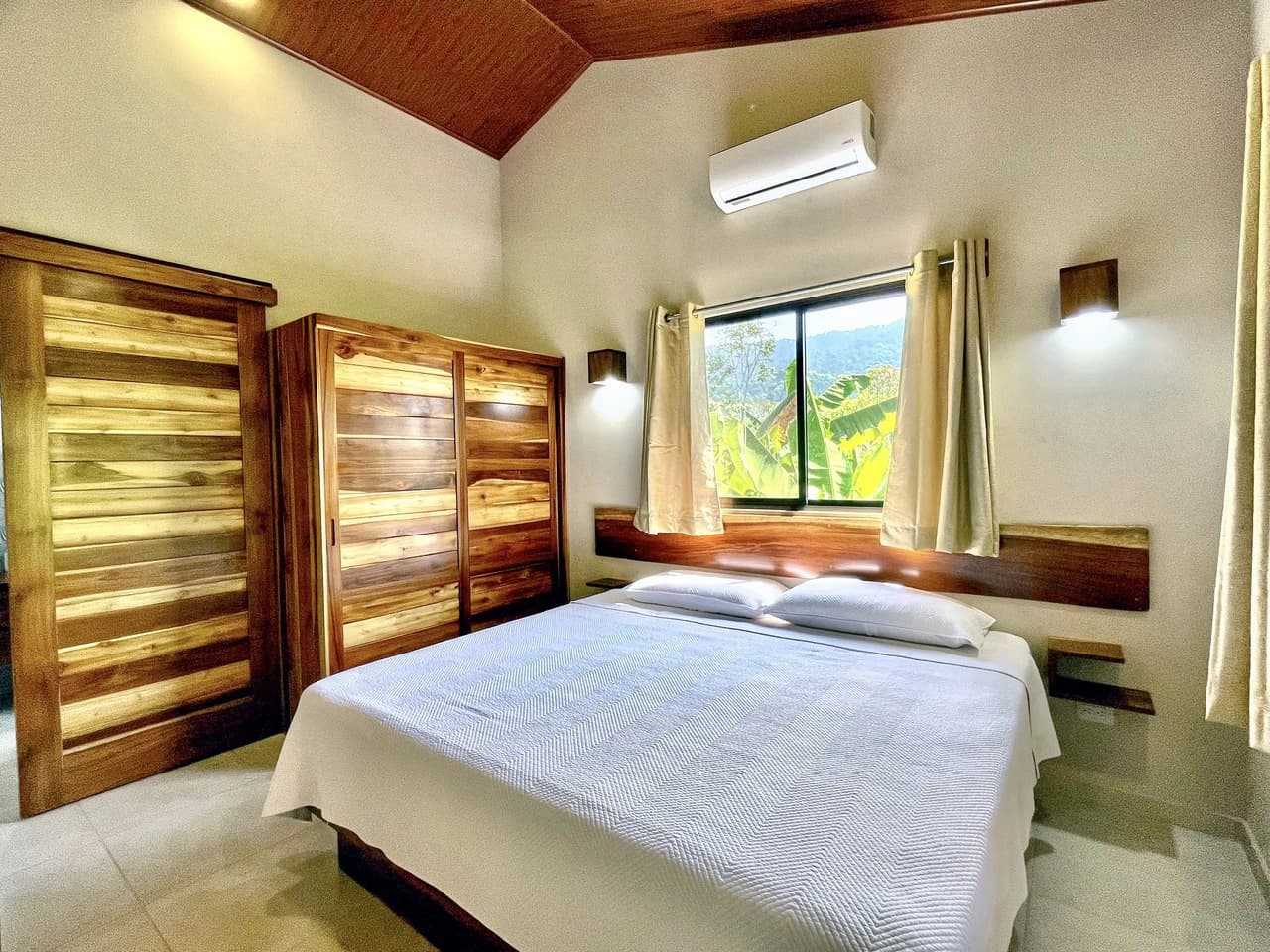 .075 ACRES – 2 Bedroom New Construction Home, Walk to the River, 5min to Playa Matapalo, 15min to Dominical!!!! - photo 14