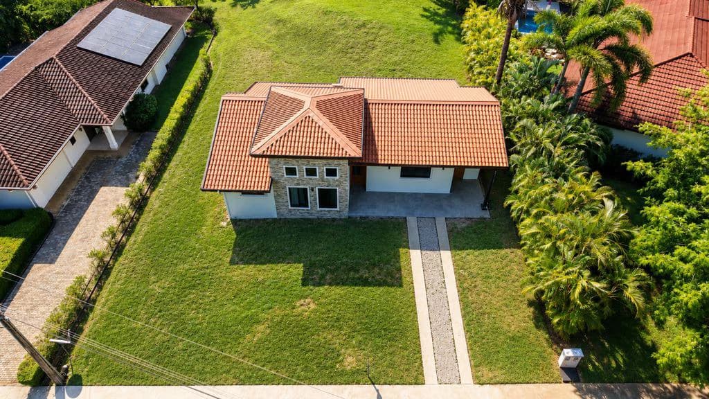 Casa Luz: Brand-New Home in the Gated Community of Loma Verde - Carrillo - photo 3