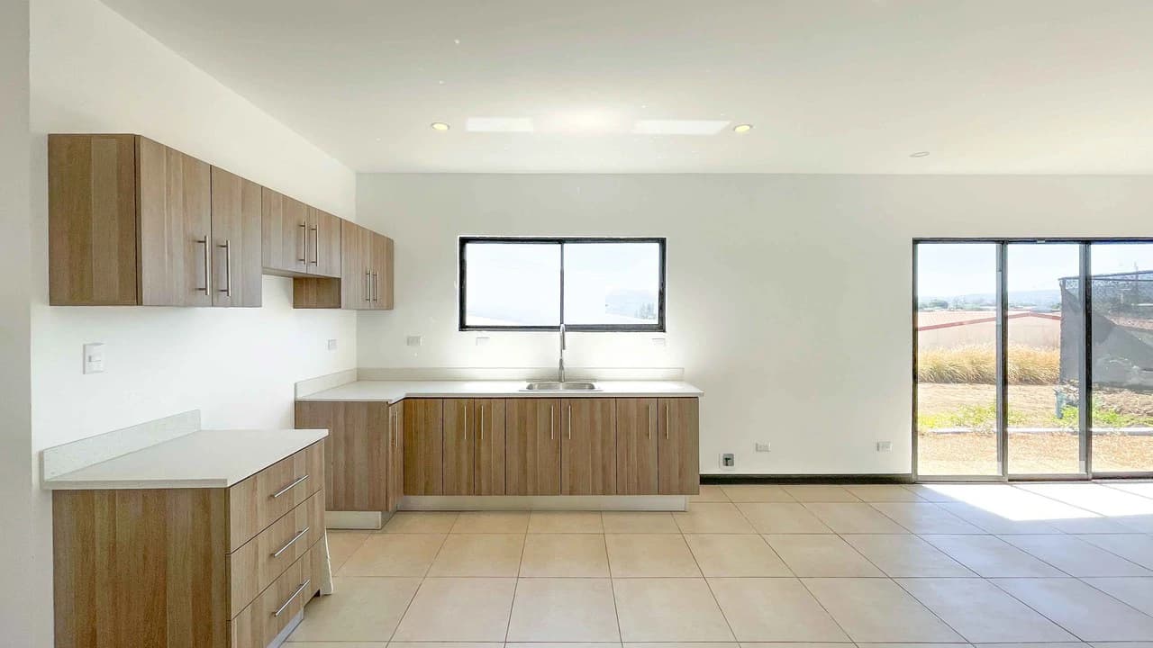 Charming New House for Sale in Gated Community - photo 4