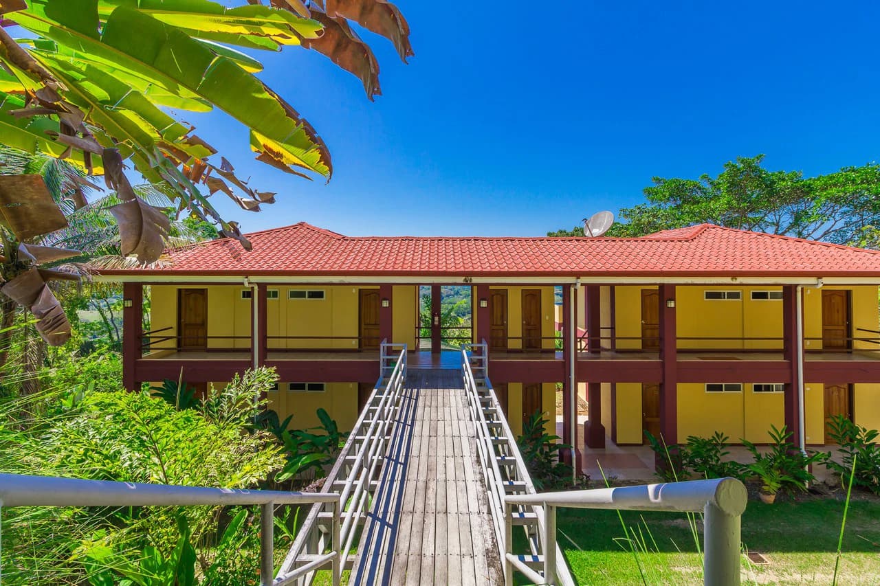 Popular 20-room Boutique hotel /retreat. Stunning ocean views - photo 11