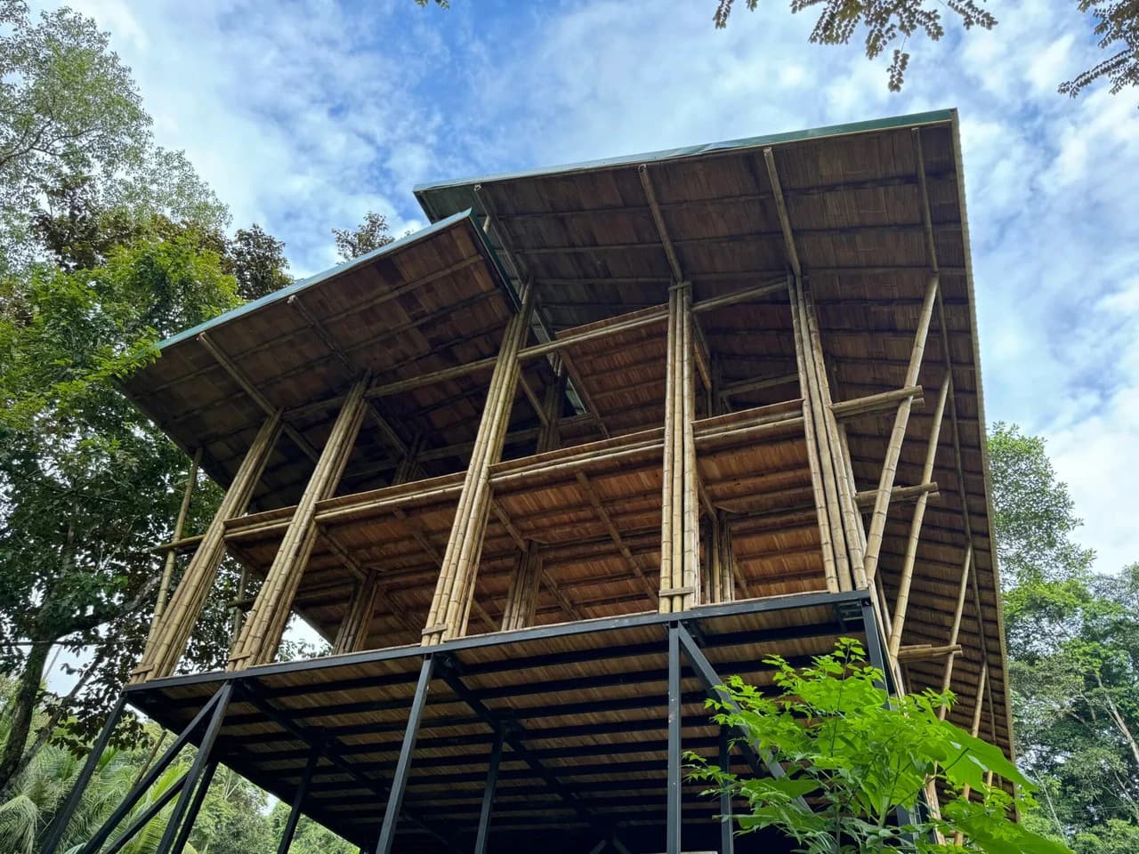 0.69 ACRES – Bamboo And Wooden Commercial Building On The Paved Coastal Highway Between Uvita And Ojochal!!!: Near the Coast, Riverfront, Mountain and Countryside Mixed Use Building For Sale in Uvita - photo 6