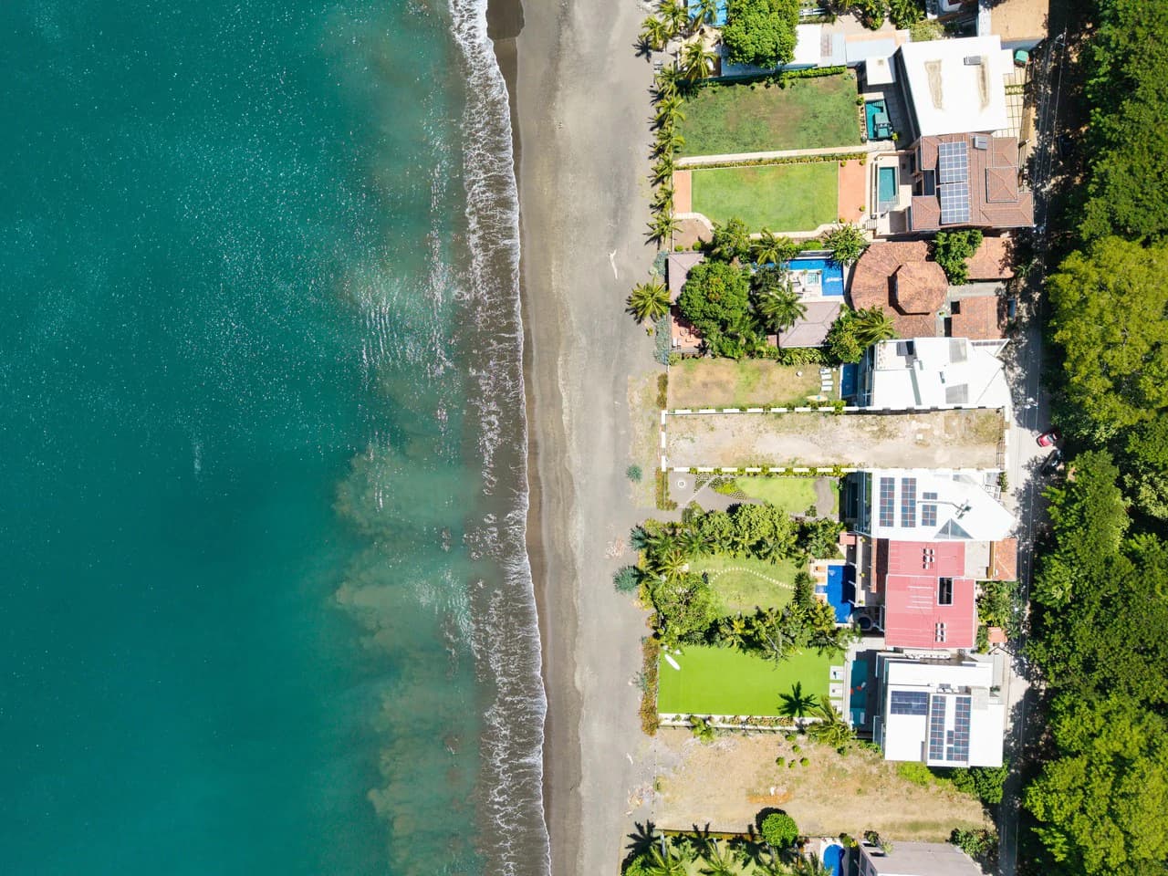 Titled Beachfront Lot: Expansive Pacific Views in Playa Potrero, Guanacaste, Costa Rica - photo 4