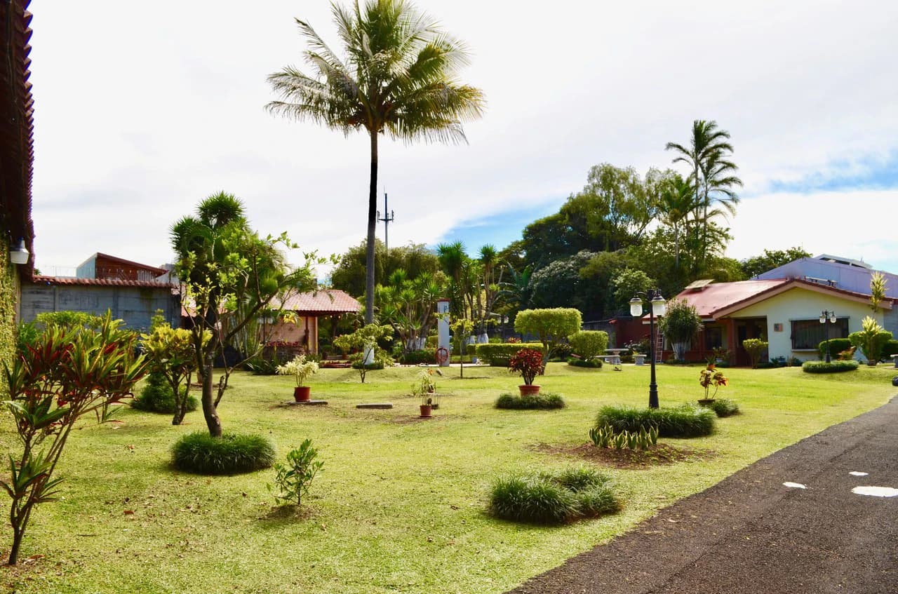 Beautiful investment property with cabins, house and apartments - photo 21