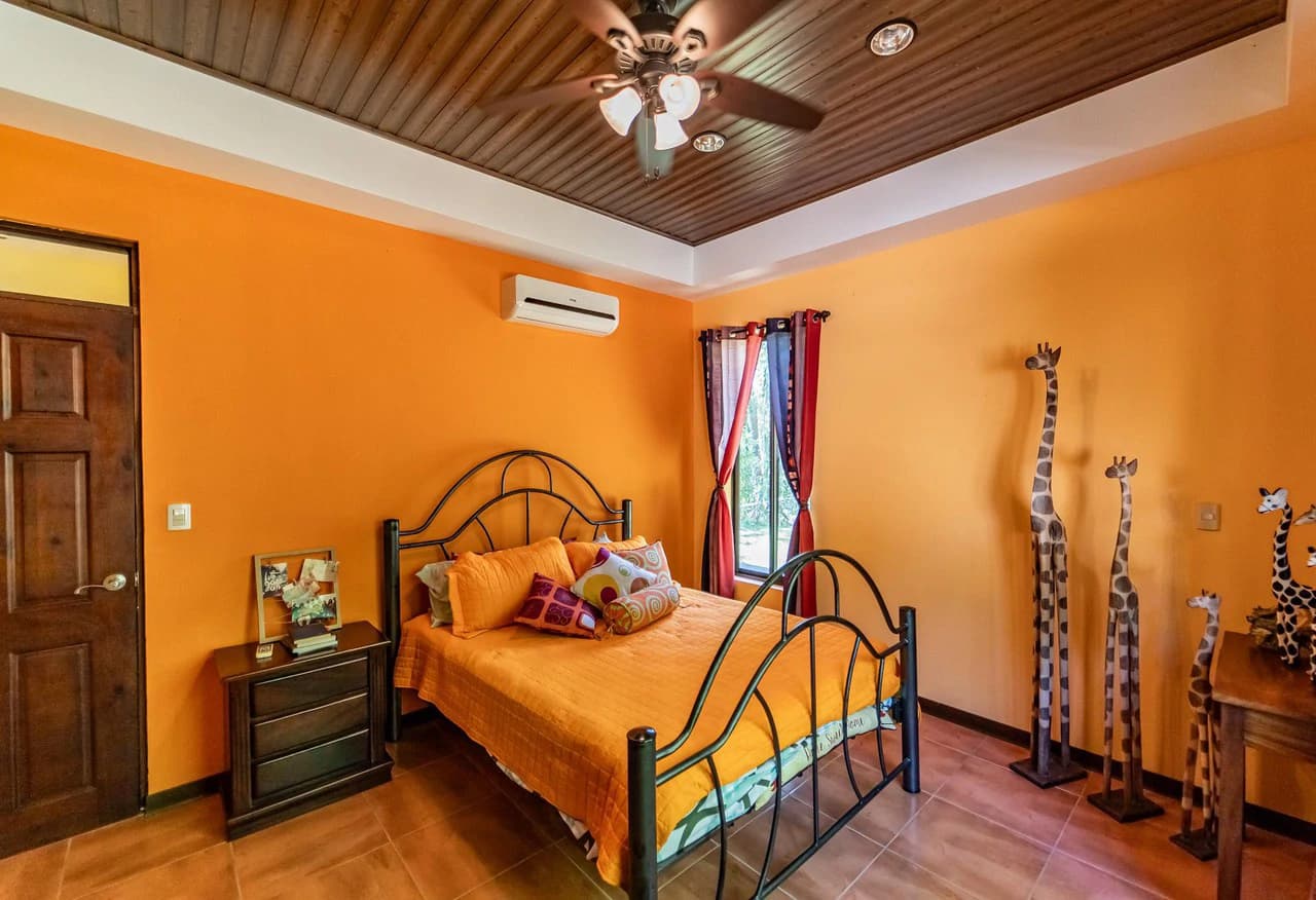 Casa Jardin: Ocean View SFH with Guest House and Extra Lot - photo 11
