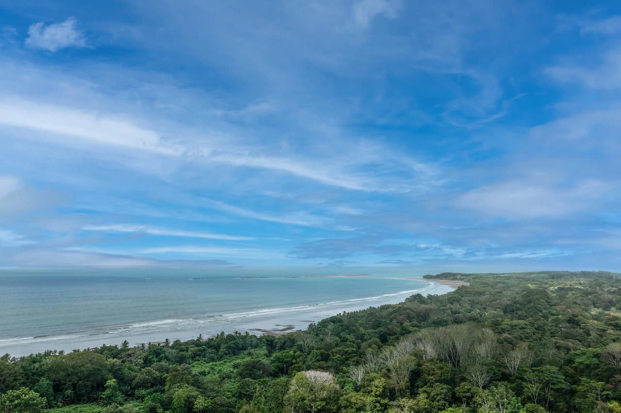 LUXURY PROPERTY WITH STUNNING OCEAN VIEWS IN UVITA, COSTA RICA. A GREAT INVESTMENT!: Mountain House For Sale in Uvita - photo 3