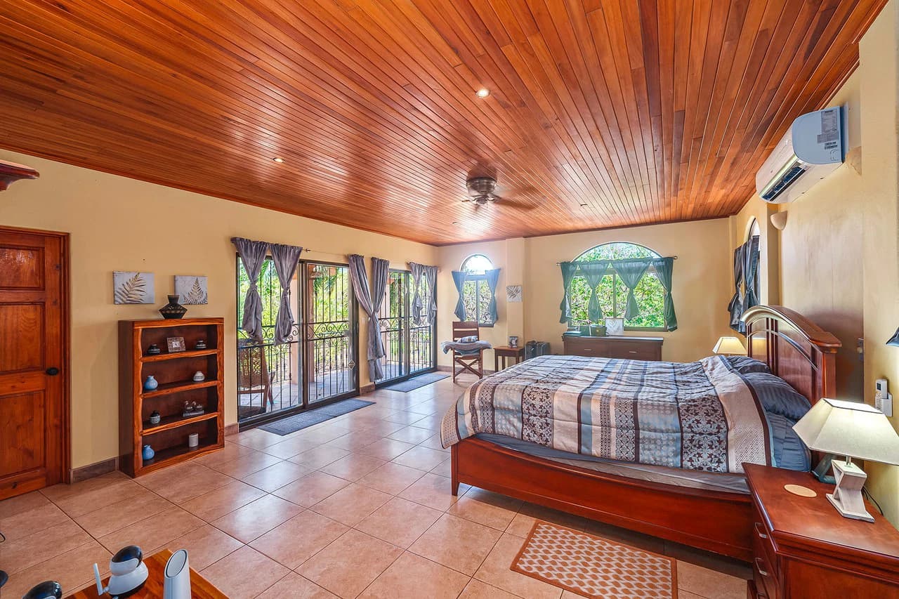 Casa Palacio: Elegant and Palatial 3BR in Gated Community - photo 27