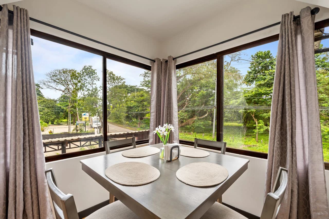 Laughing Gecko Suites: Beach Suites / Boutique Hotel For Sale - photo 3