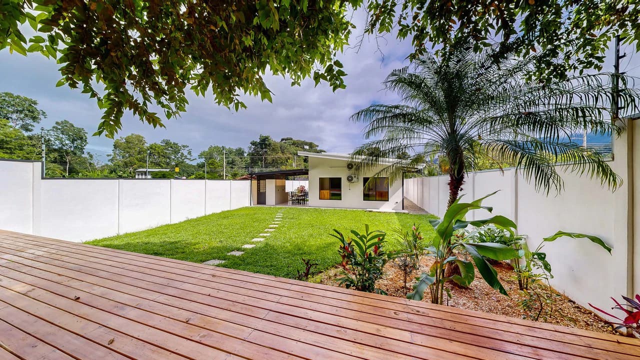 Brand New 3 bed, 2 Bath Home with creek and Jungle views. - photo 24