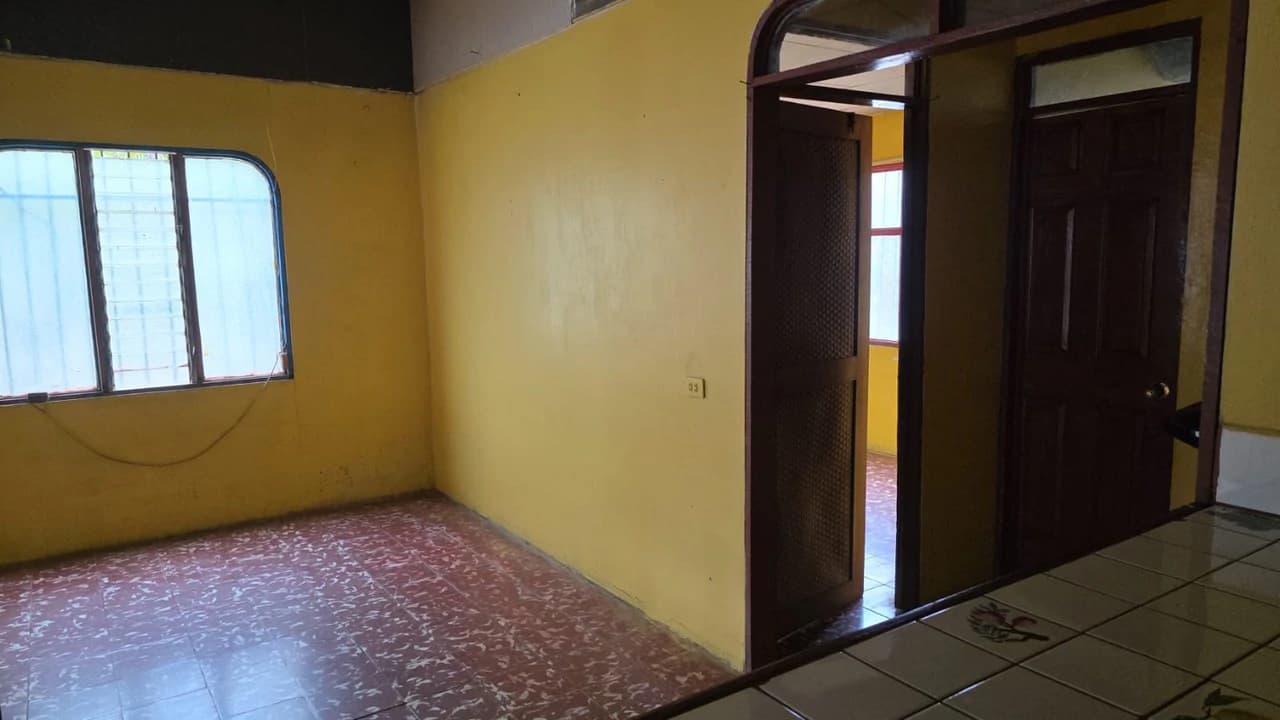 Typical Tico House for sale, 3-bedroom homestead in a prime location in Playas del Coco, on the main road to Ocotal - photo 2