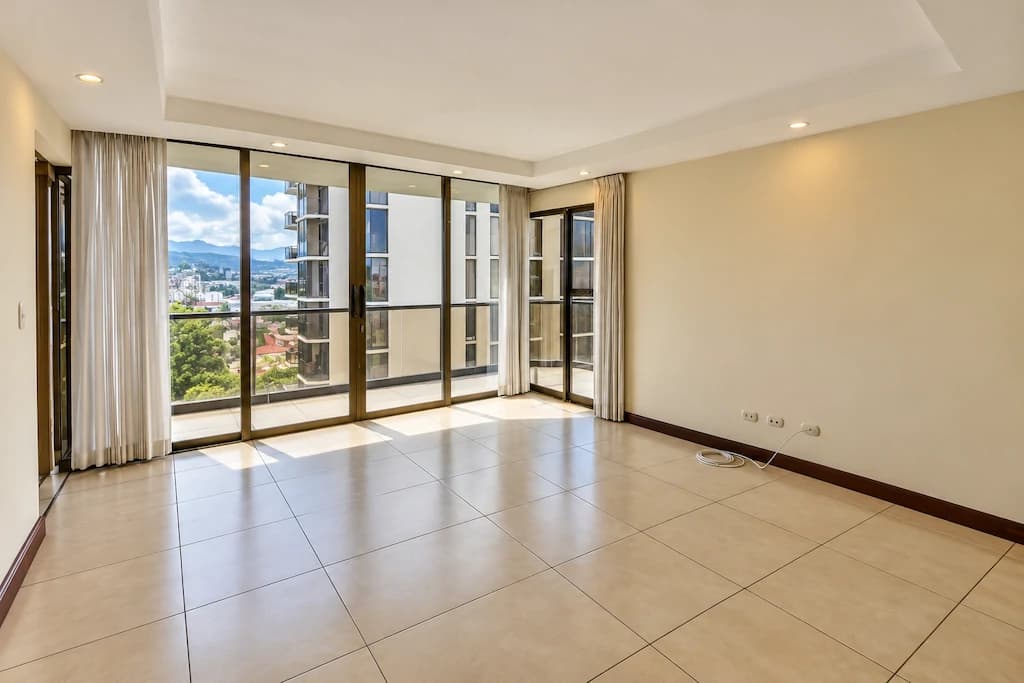 Apartment For Sale in San Rafael - photo 2