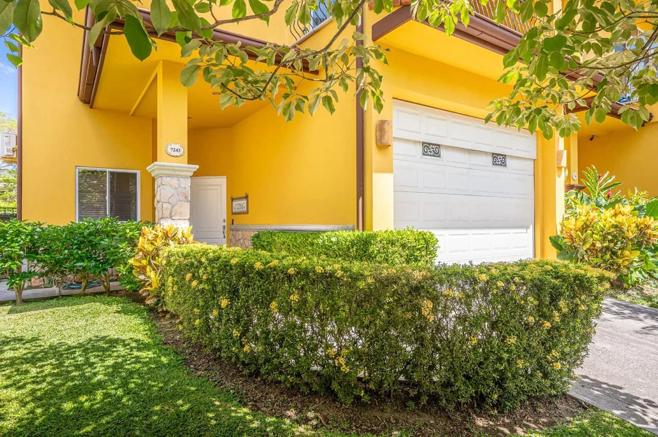 Peaceful and Secure 3BR Condo with Private Pool in Las Lomas - photo 9