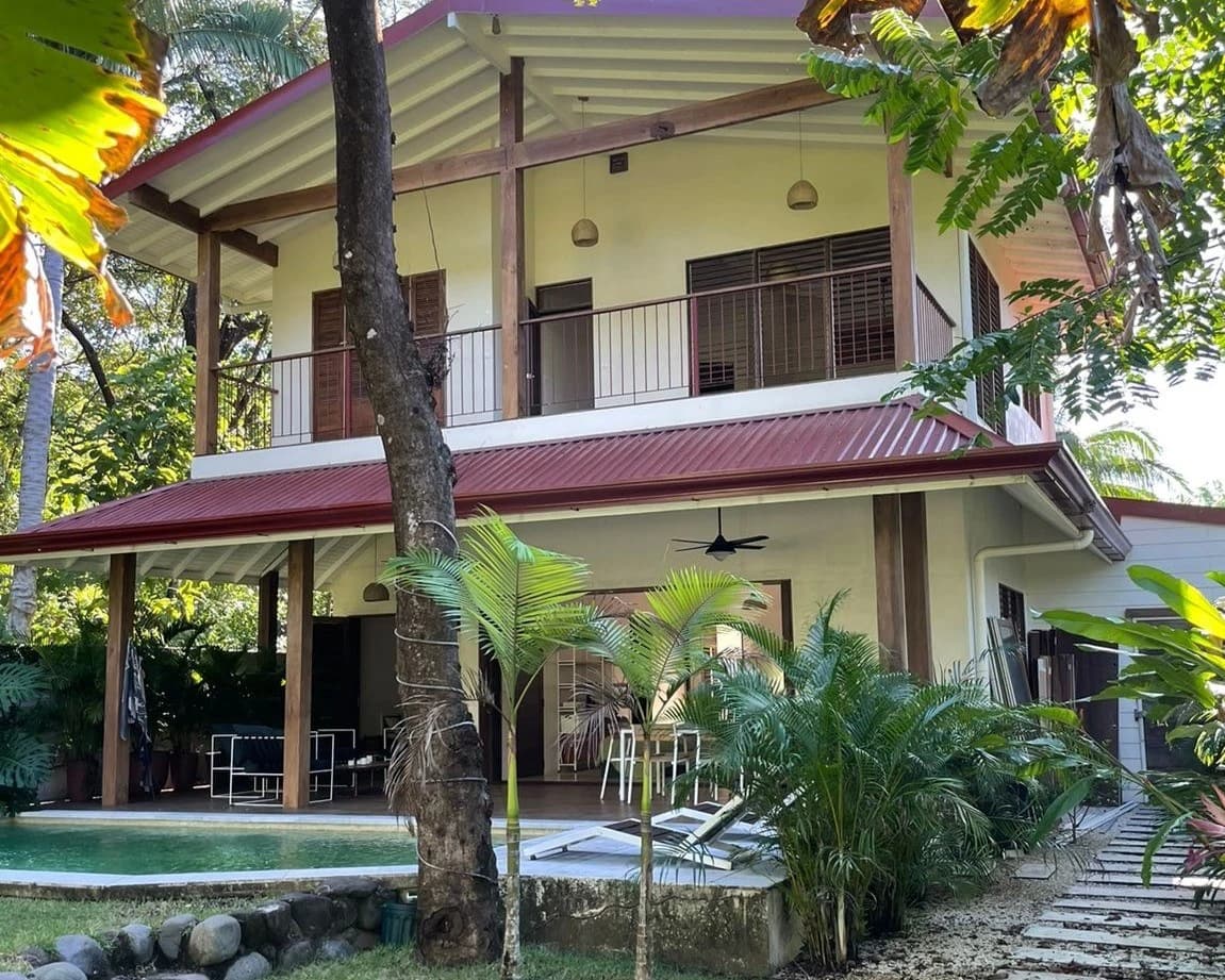 Casa Gala: New Modern and Tropical House Steps Away from Downtown and the Beach!