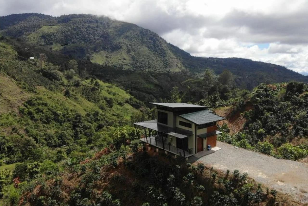 Modern Country House with Guest Cottage Amidst a Coffee Plantation in Perez Zeledon, Costa Rica - photo 10