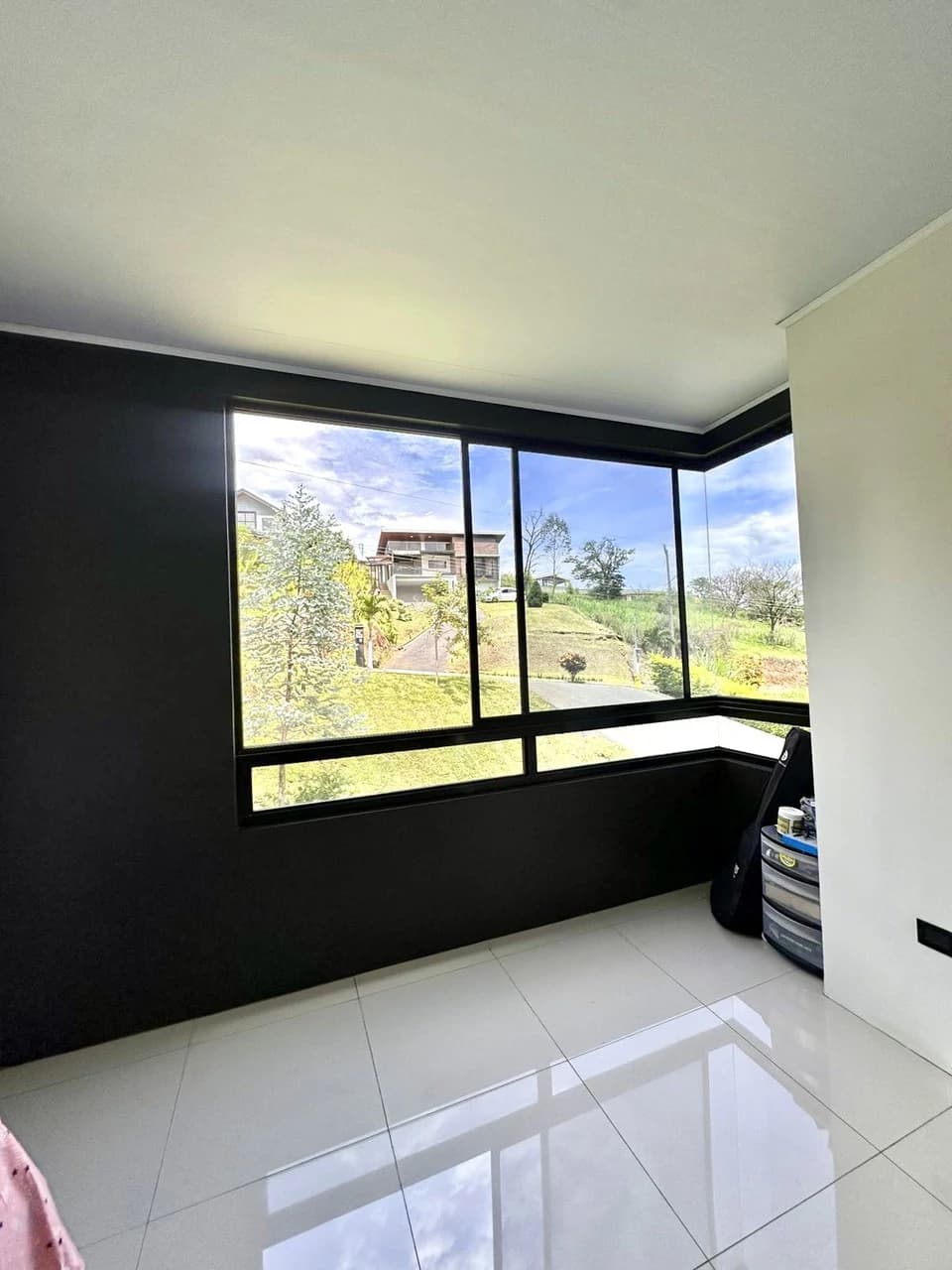 Casa 40 Grecia: Modern 4-BR Country Estate in Grecia | 4-Car Covered Garage, Solar Hot Water, First-Floor Bedroom & River Trails - photo 13