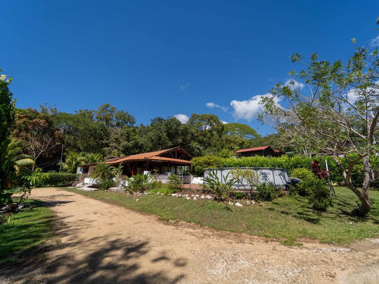Rancho Paraiso: 3BR Home Plus Apt with Room to Expand - photo 2