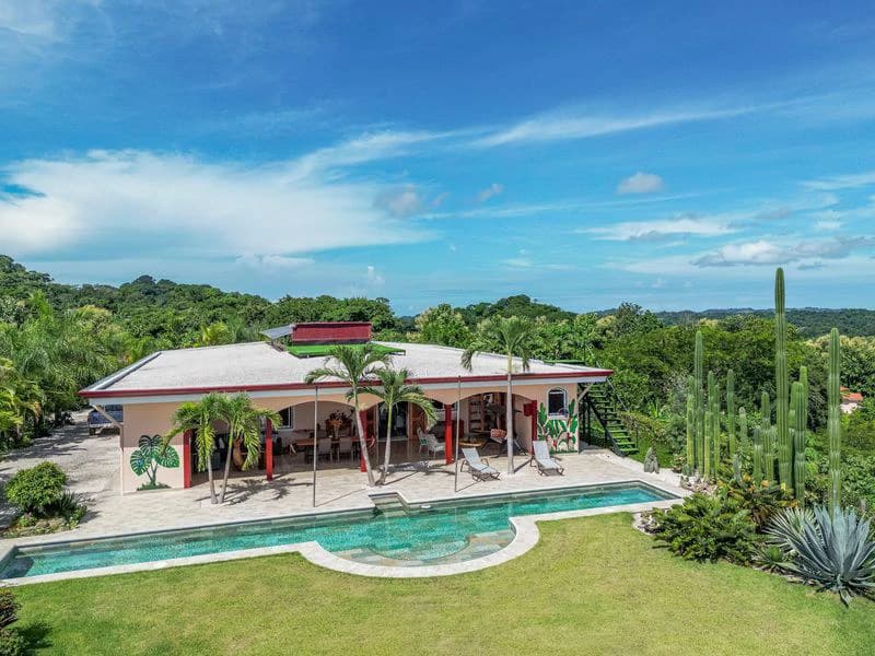 Casa Koi: Luxury 3-Hectare Hilltop Property with Stunning 360° Mountain Views, Main Home, Guest House & Workshop, Minutes from Samara