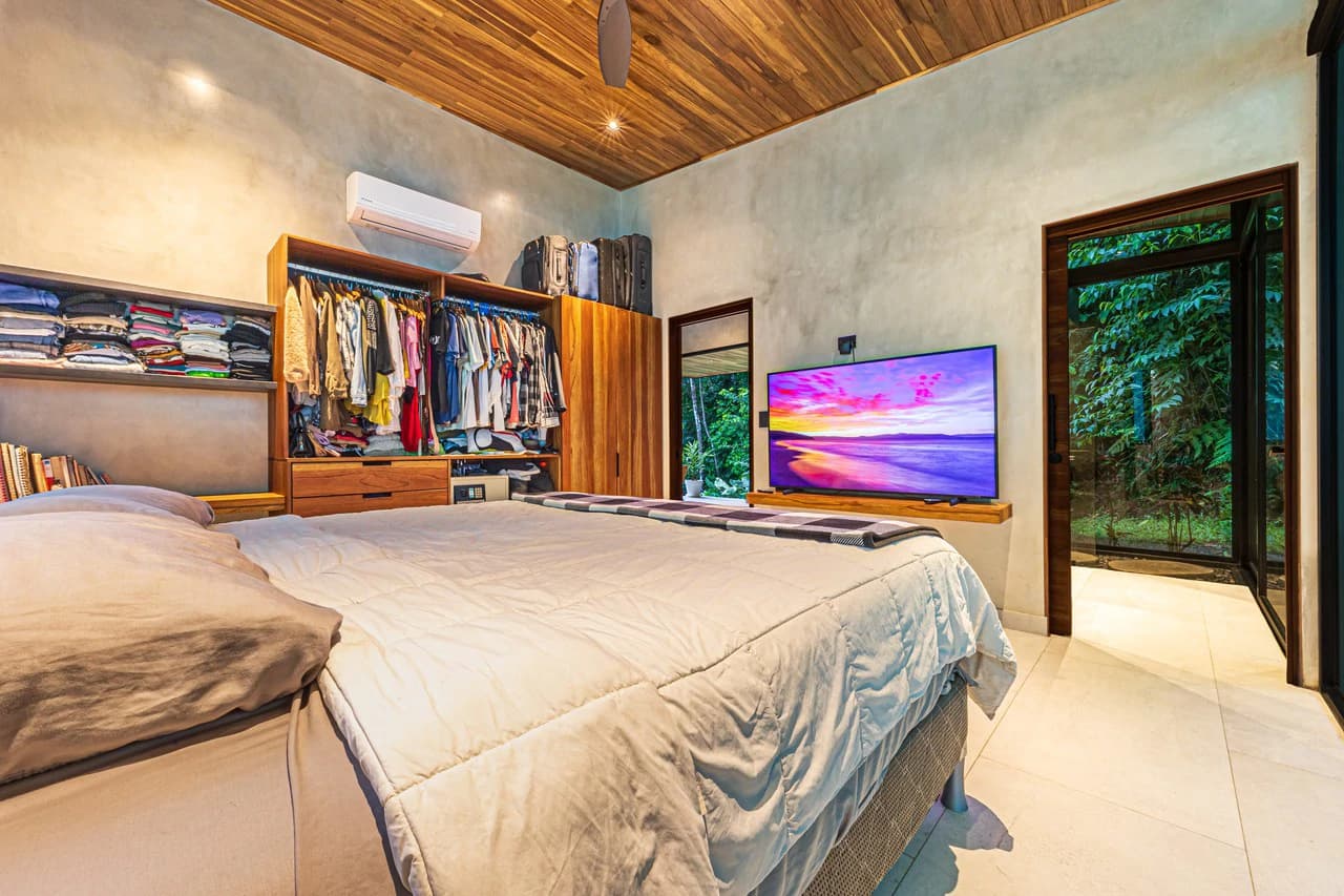 Casa Koules: Architectural 5-Bedroom Oceanview Estate in Prestigious Costa Verde Estates - photo 12