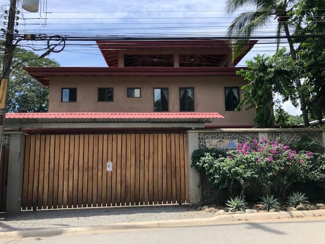 0.1 ACRES – 6 Bedroom Home with Pool In Main Street Dominical, PRIVILEGED LOCATION, WALK TO THE BEACH!!!: Near the Coast House For Sale in Dominical