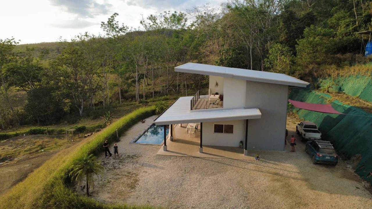 Beautiful Mountain Home for Sale in Hojancha – with Pool and Separate Guest House for Rental