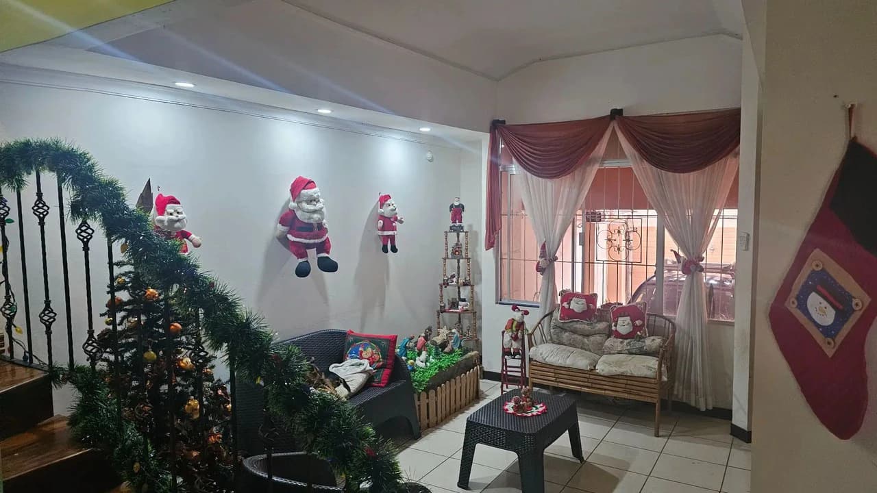 Spacious 6-Bedroom Family Home in Residencial Saint Clare, Moravia - photo 14