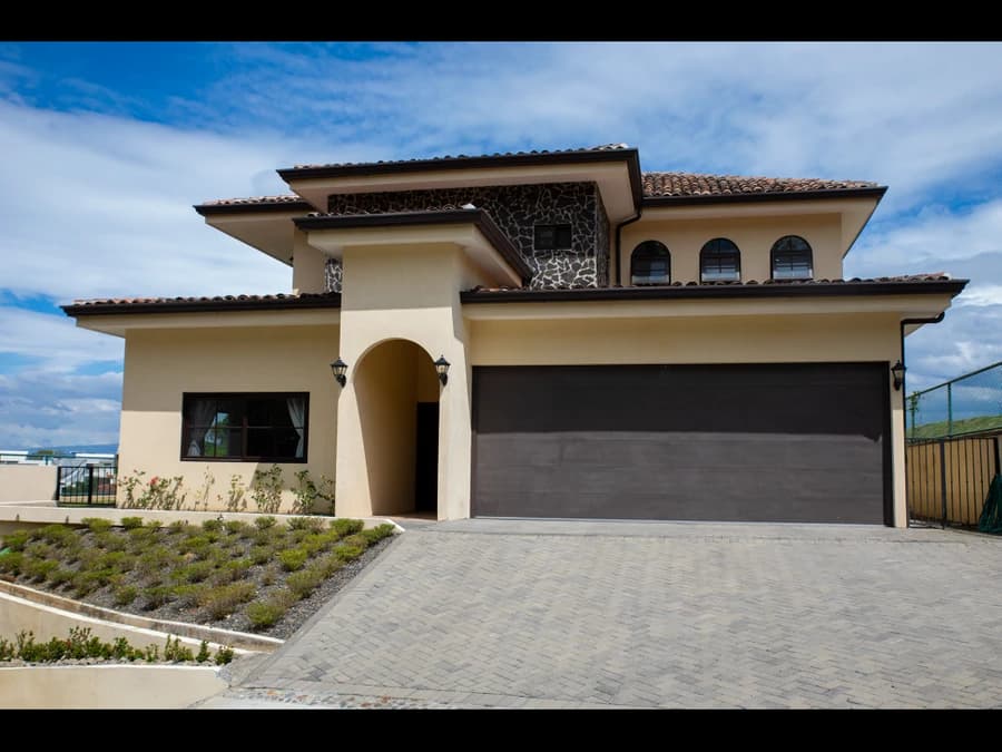 Exclusive Luxury Residence in Gated Community – Brasil de Santa Ana - photo 2