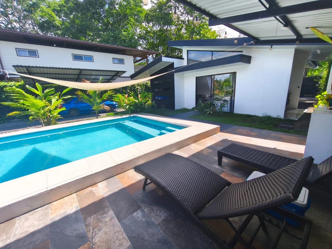 Butterfly Wings House 3 Bed 2 Bath Walking Distance To Town - photo 4
