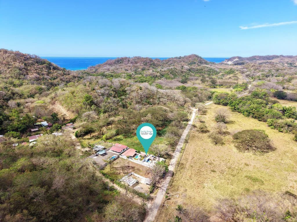 Casa de la Vida Loca: A Pura Vida Lifestyle with Income Potential - photo 2