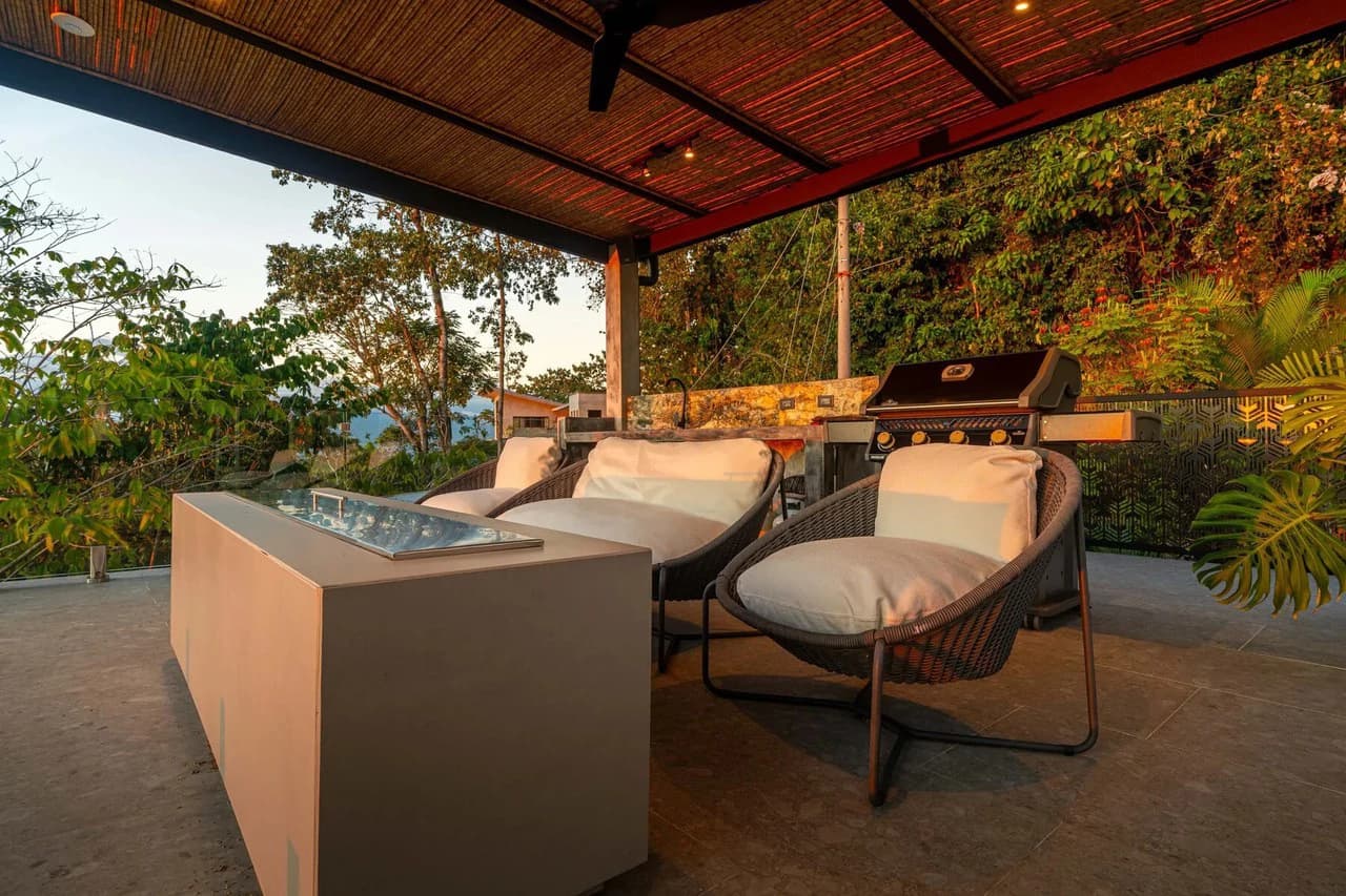 Casa Moon Diablo: Iconic Ocean View Luxury Estate with Infinity Pool, Rooftop Patio, Gym & Sauna in Manuel Antonio - photo 9