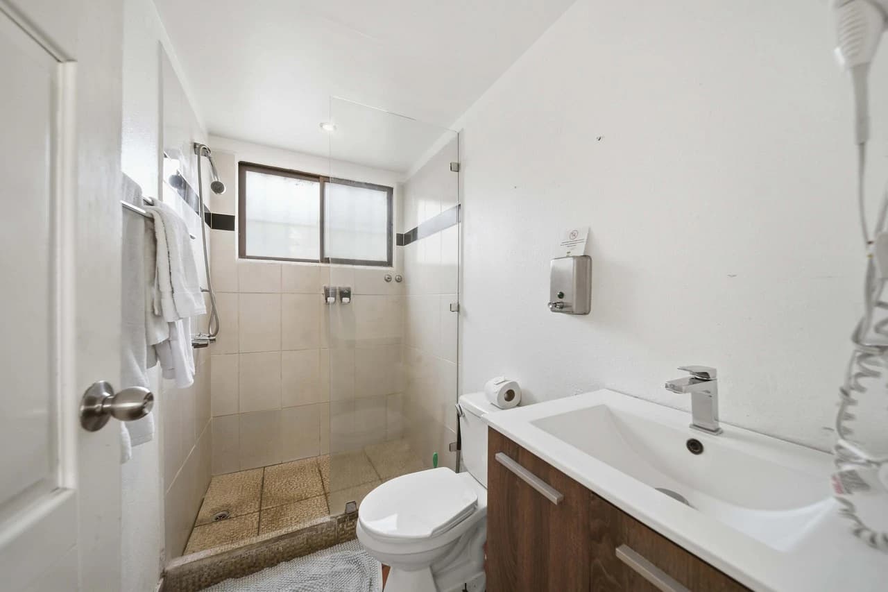 Hotel Gardenia: Turnkey Boutique Hotel in the Heart of Tamarindo - Proven Income Meets Tropical Lifestyle - photo 28