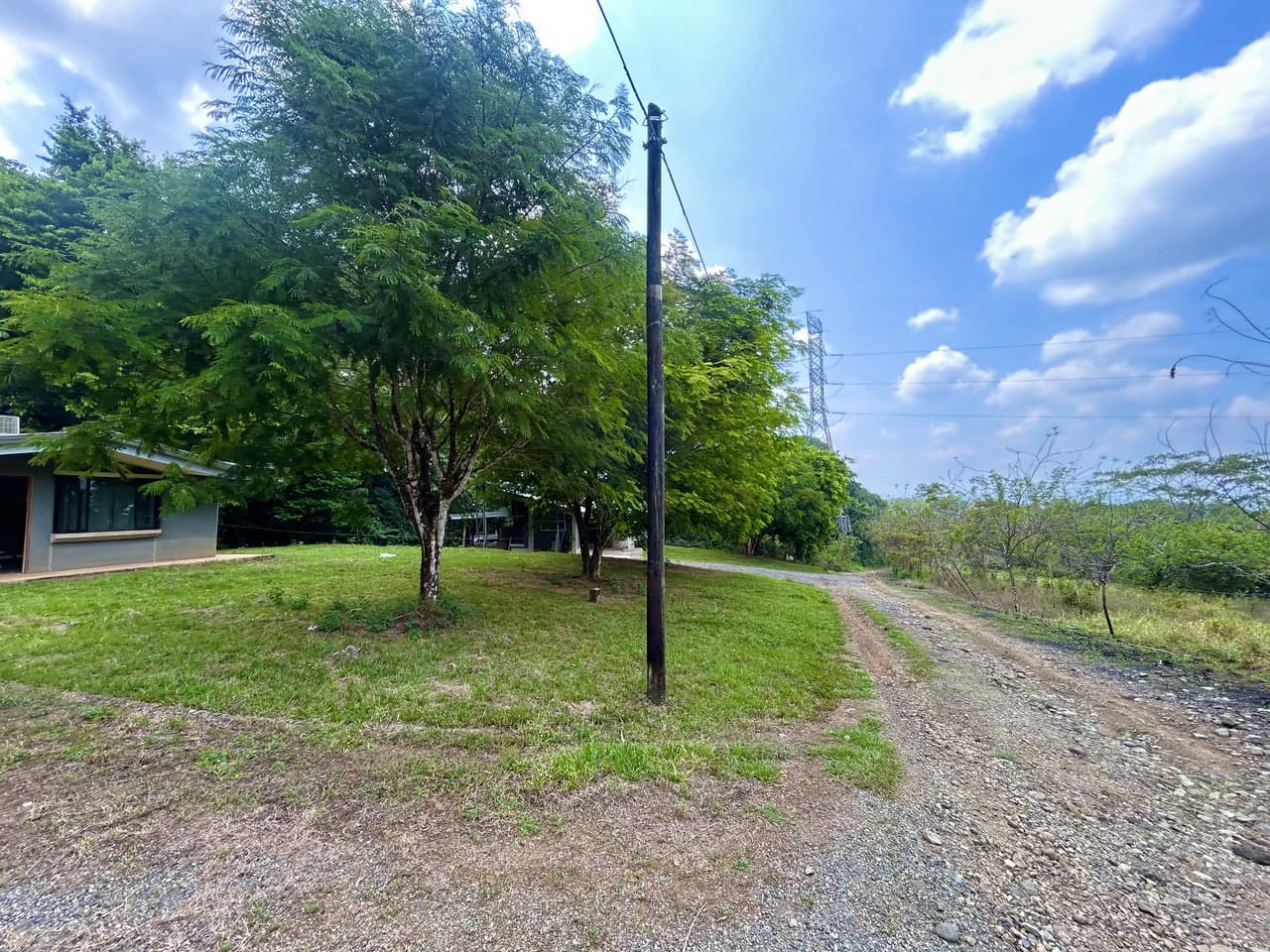 Fixer-Upper Home with an studio Office in Palmar Norte on a 7.58 Acres Property - photo 8