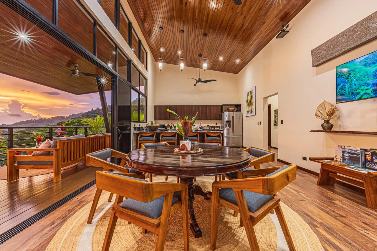Casa Markissa: Luxury Oceanview Villa with Proven Rental Income. - photo 2