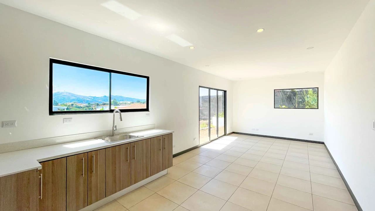 Charming New House for Sale in Gated Community - photo 3