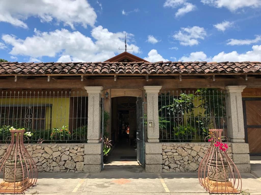 Luxury House for Sale in Liberia, Guanacaste, Costa Rica – Prime Location and Exclusive Design - photo 3