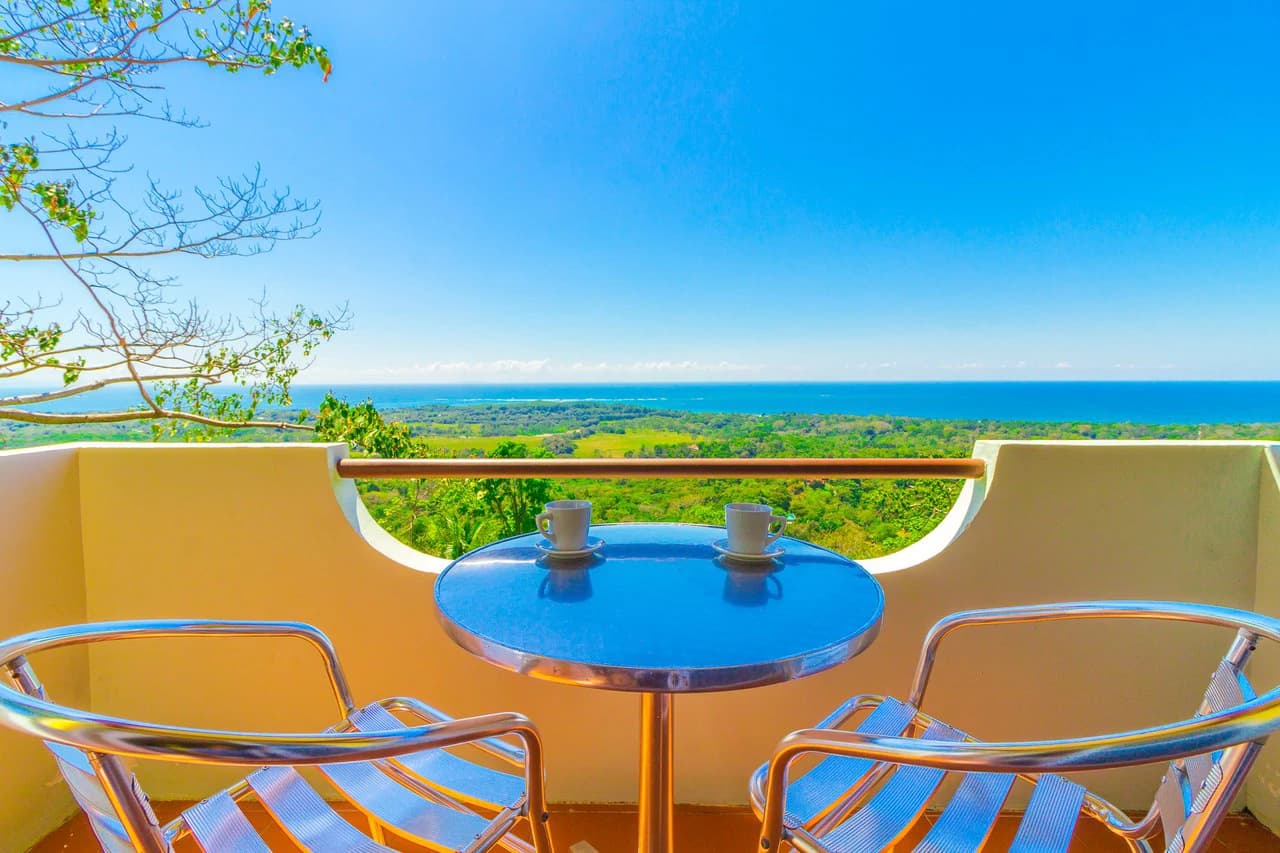 Popular 20-room Boutique hotel /retreat. Stunning ocean views - photo 47