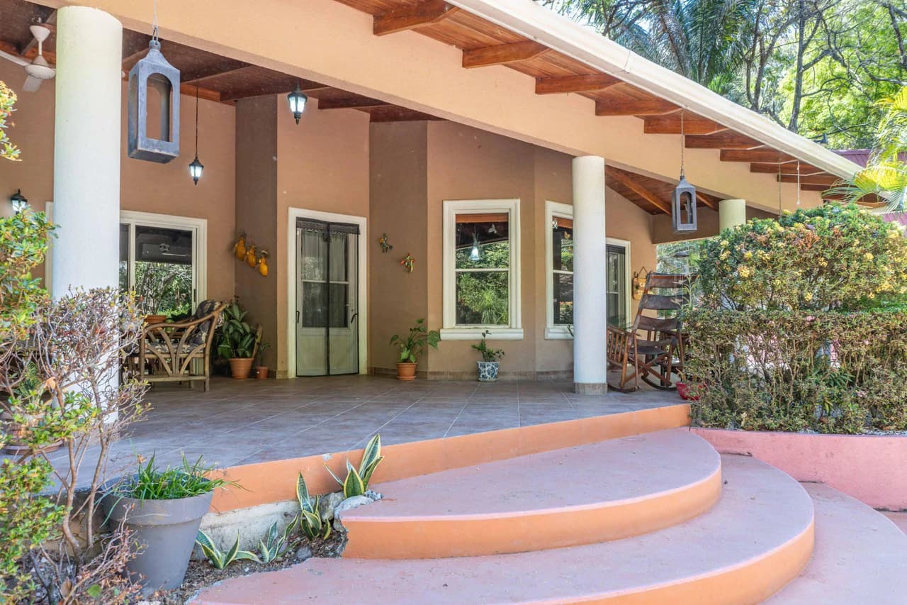 Casa Sereno: A Spacious Retreat Just Minutes From Town - photo 1