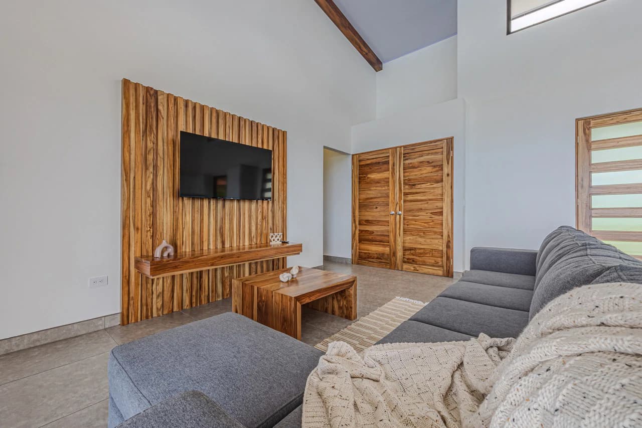 CHONTALES NEW VILLA WITH PANORAMIC OCEAN AND MOUNTAINS VIEWS: Mountain Villa For Sale in Ojochal - photo 30