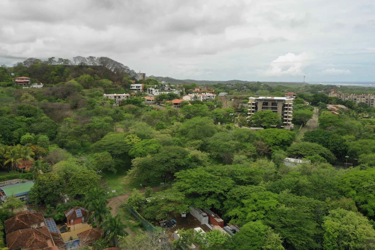 Air T-II: Tamarindo Development Property Right in Town - photo 2