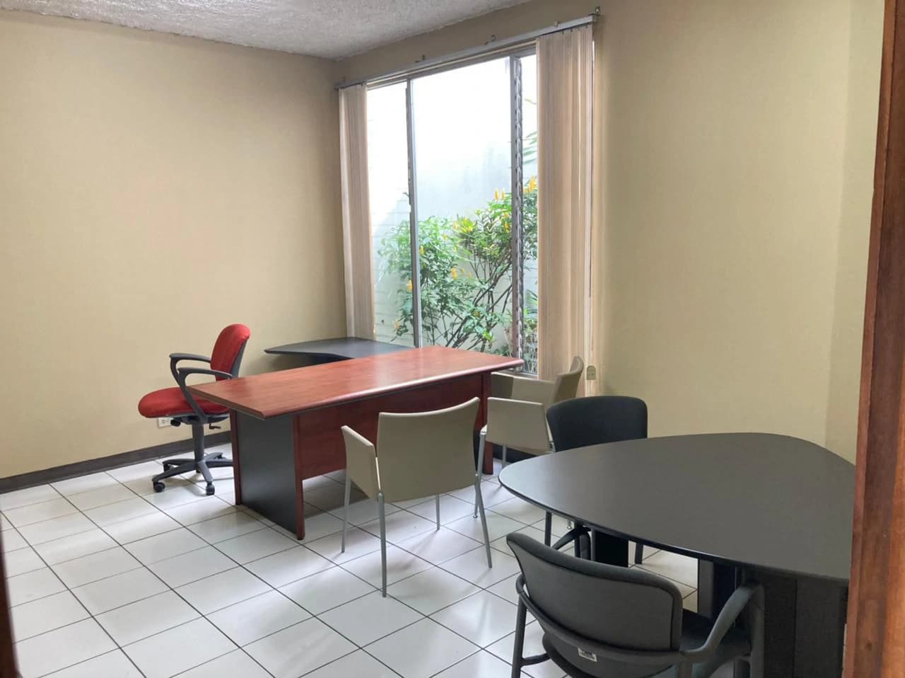 Building for Sale in High Traffic Street Moravia San Jose Costa Rica - photo 4