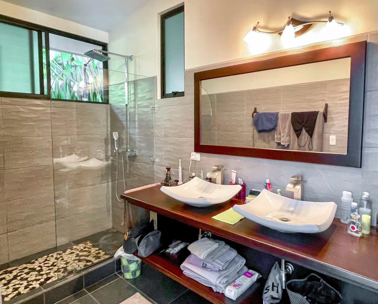 2.24 ACRES – 7 Bedrooms Ocean View Boutique Hotel With Two Pools, 5 Minutes to Uvita, Multiple Rental Options!! - photo 30