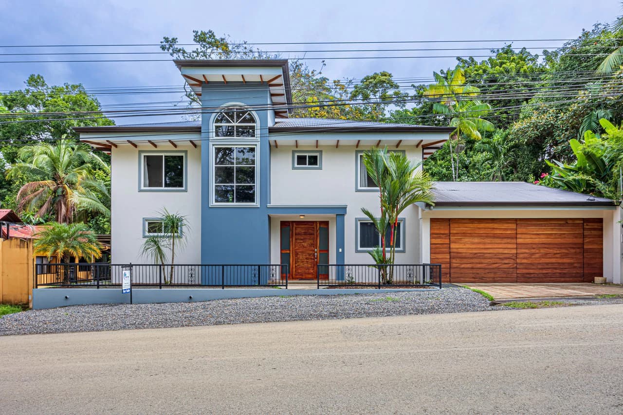 Happy Daze in Uvita: Commercial Building Opportunity in the Heart of Uvita. On Creek with Beautiful Jungle View - photo 21