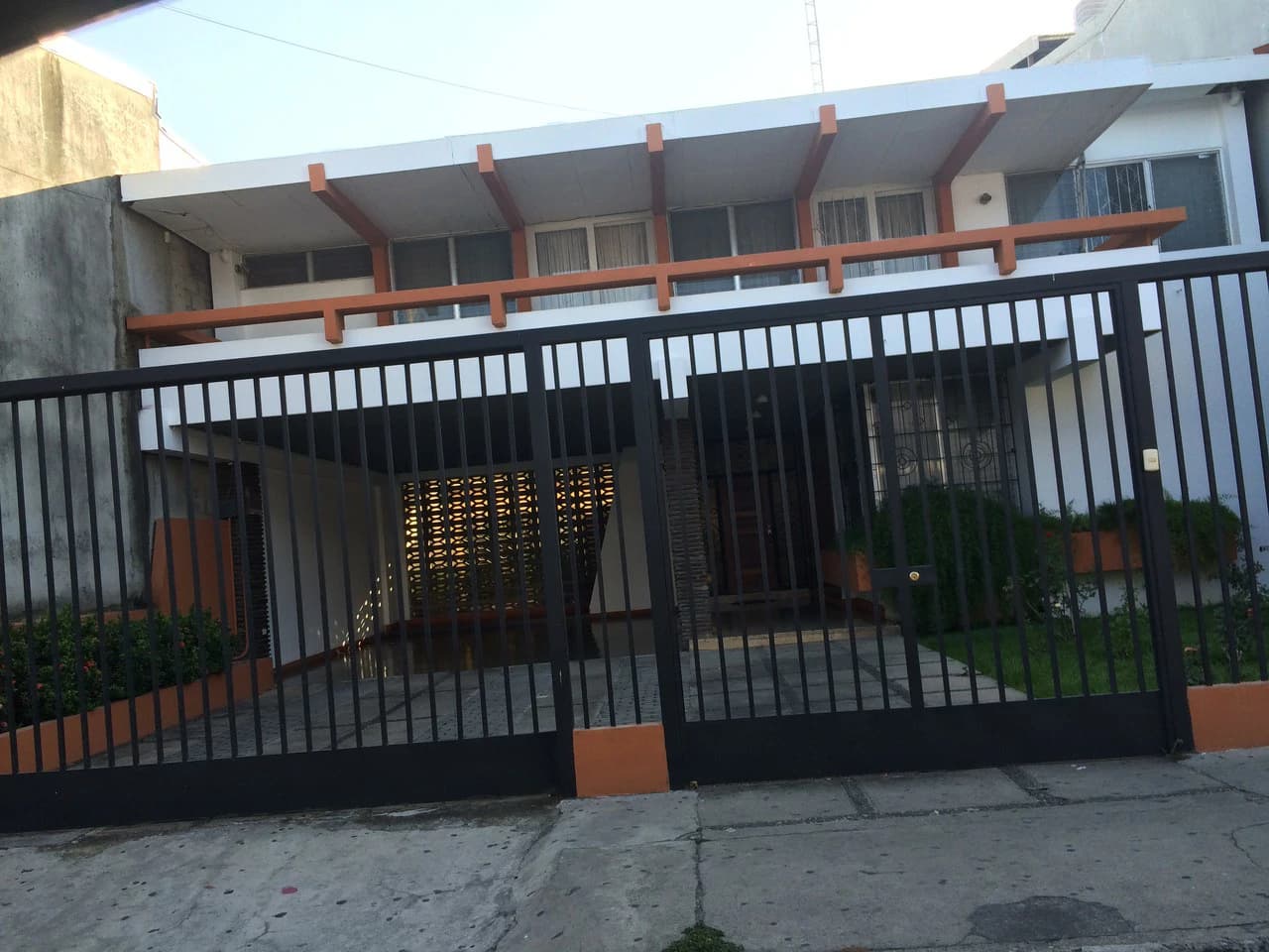 Casa grande con 8 Habitaciones: Big house with 8 rooms in pure center of Liberia - photo 2