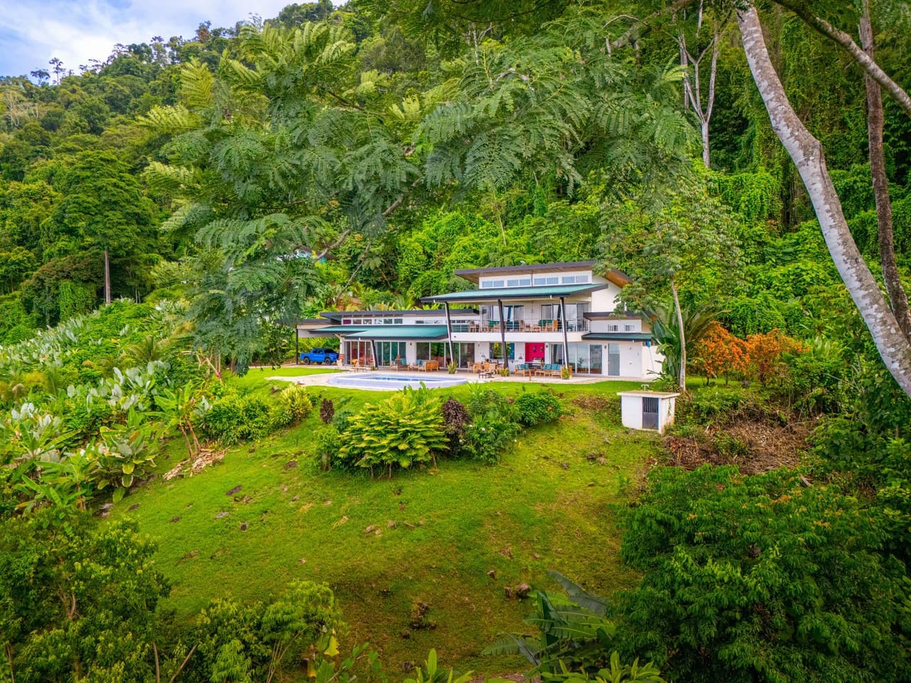 Luxury Ocean View Retreat Overlooking the Whale’s Tail – Proven Rental in Gated Enclave - photo 2