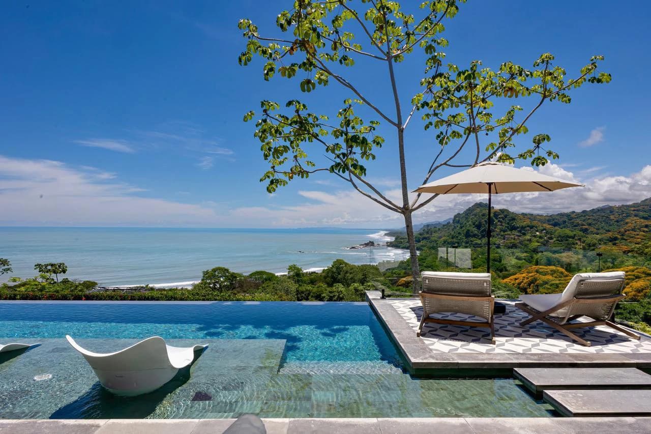 Luxurious 5 Bedroom Coastal Estate Dominical - photo 2