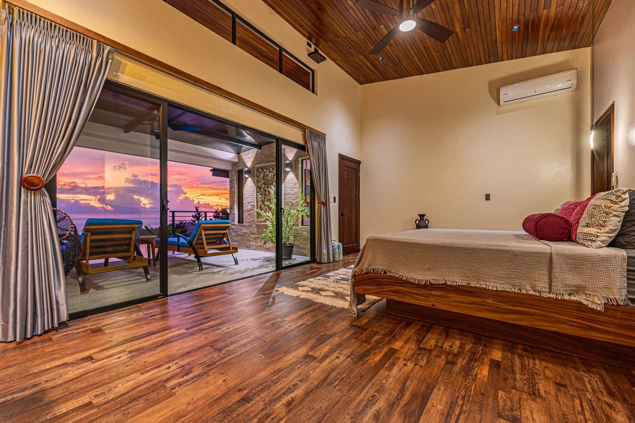 Casa Markissa: Luxury Oceanview Villa with Proven Rental Income. - photo 18