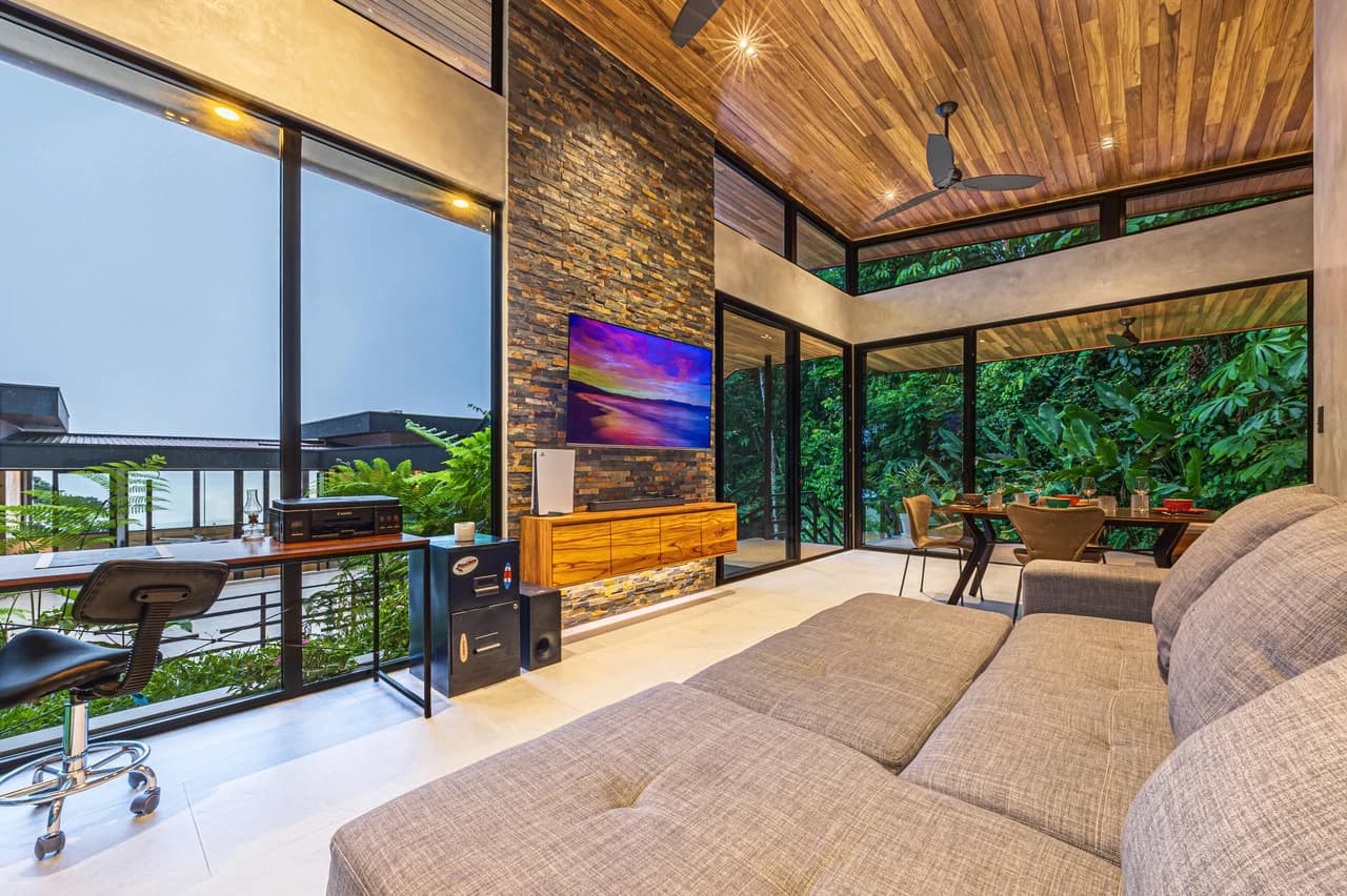 Casa Koules: Architectural 5-Bedroom Oceanview Estate in Prestigious Costa Verde Estates - photo 4
